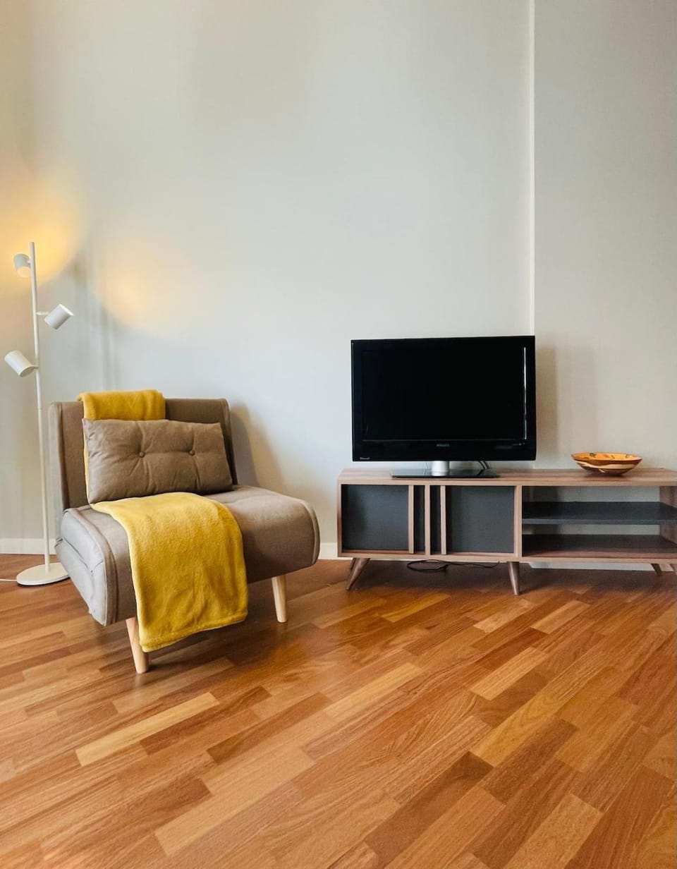 Communal lounge/ TV room, TV and multimedia, Living room, Seating area