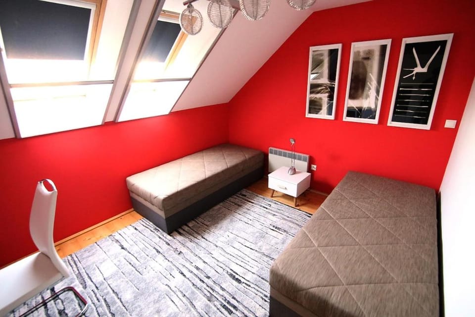 Photo of the whole room, Bedroom