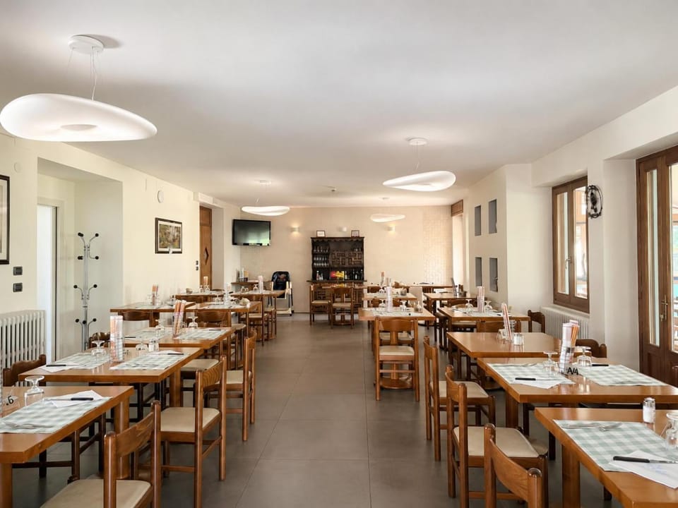 Restaurant/places to eat, Banquet/Function facilities
