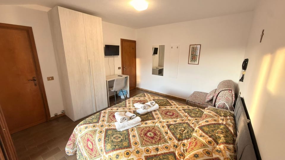 Bathroom, towels, elevator