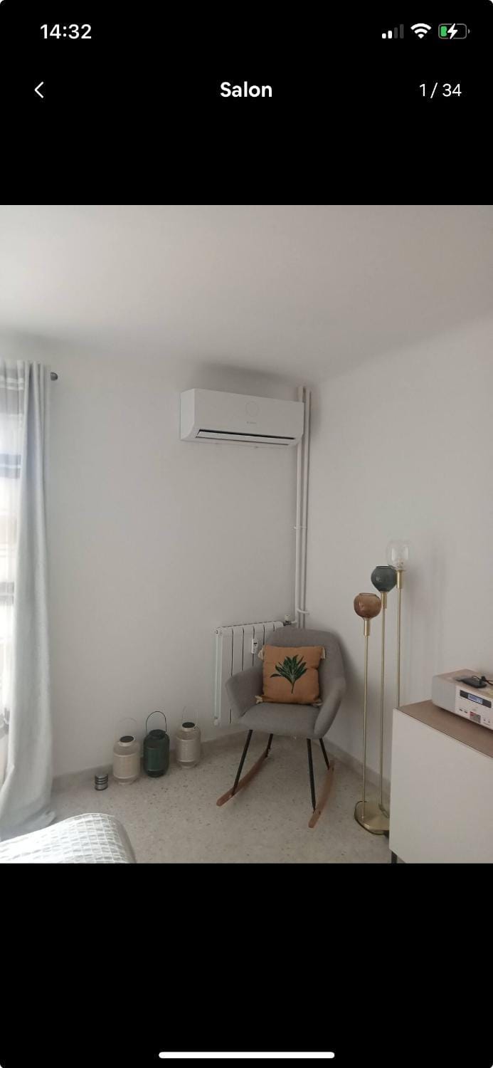 Appartement T2 le Saints Georges 48 m2 meublés équipés Clims 2 balcons ensoleillés parking gratuit et wifi Apartment in Saint-Raphael