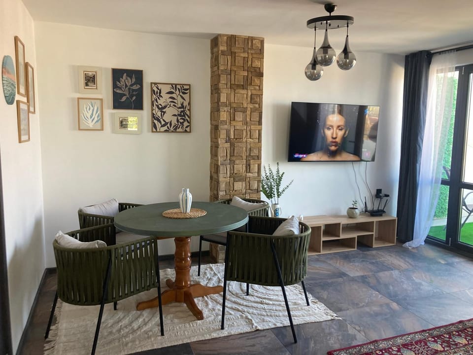 TV and multimedia, Living room, Dining area