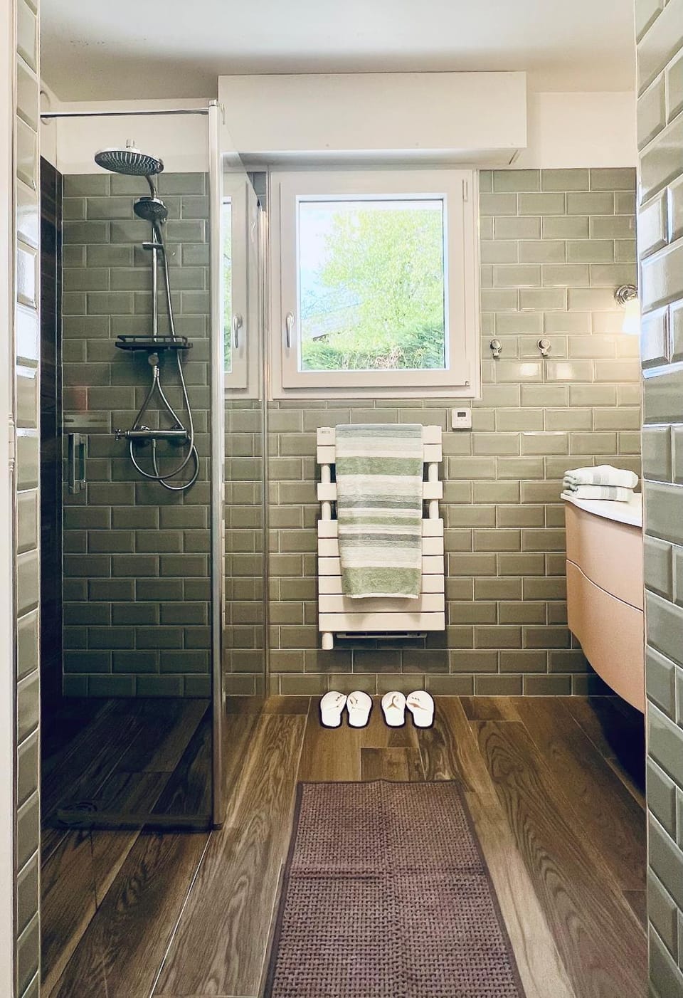 Shower, Toilet, Bathroom, towels