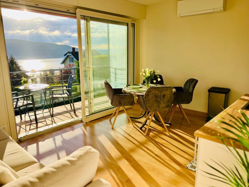 Natural landscape, Balcony/Terrace, Living room, Dining area