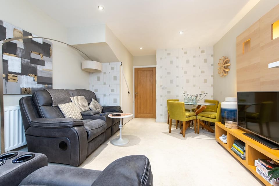 Leamington 4BR 4BA Executive House in Royal Leamington Spa