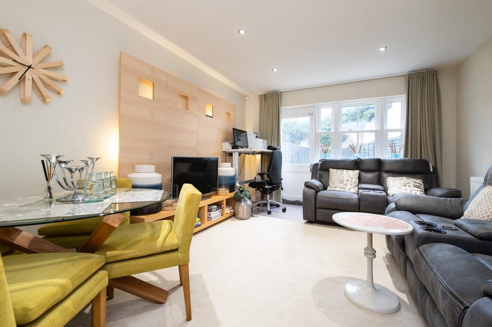 Leamington 4BR 4BA Executive House in Royal Leamington Spa