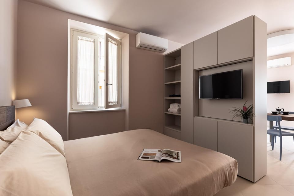 Bed, TV and multimedia, Photo of the whole room, Bedroom, air conditioner