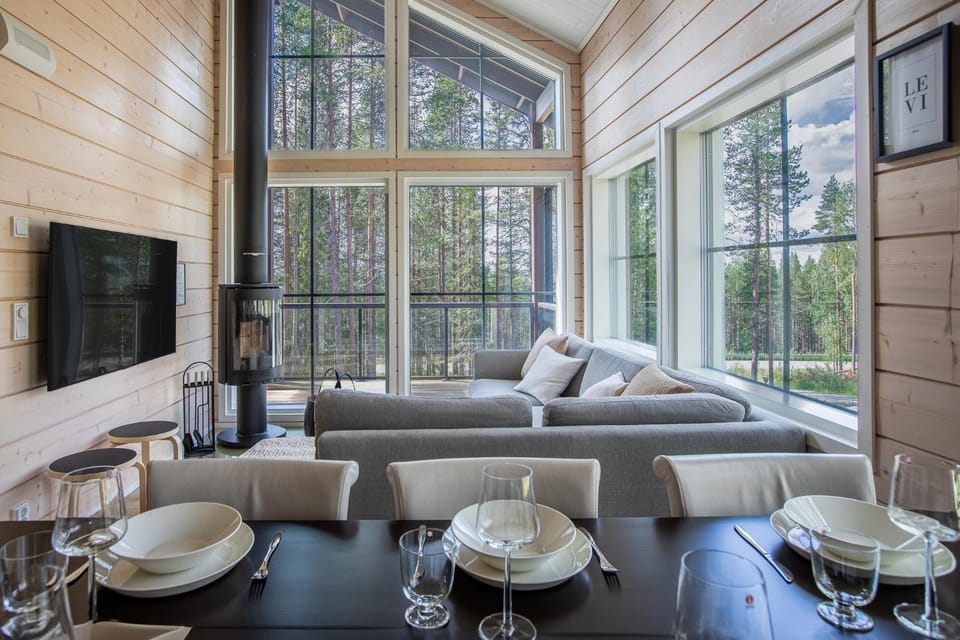 TV and multimedia, Living room, Seating area, Evening entertainment