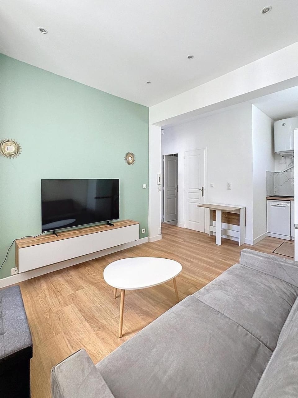 TV and multimedia, Kitchen or kitchenette, Living room