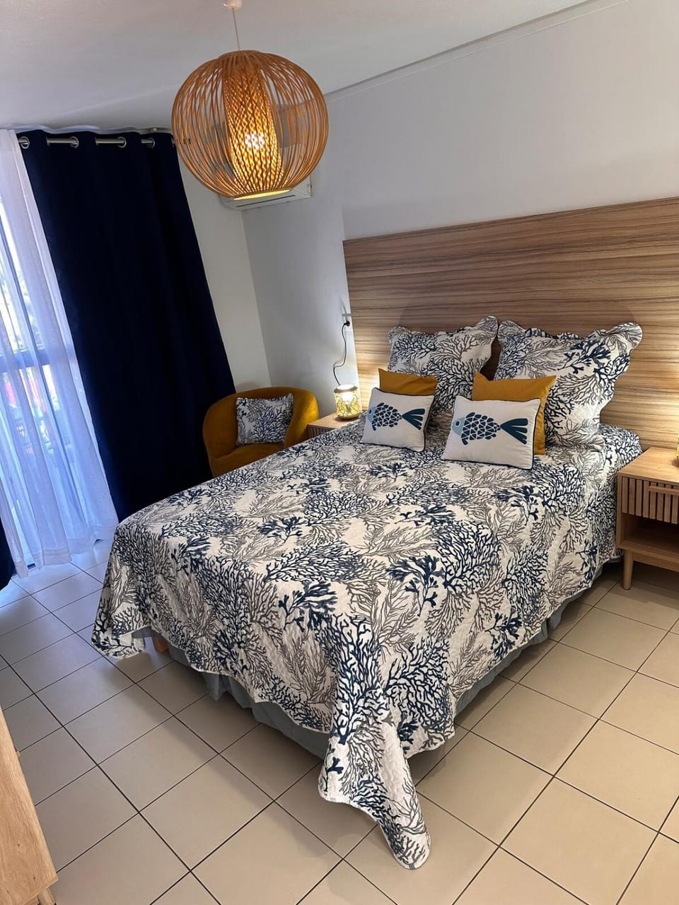 Bed, Photo of the whole room