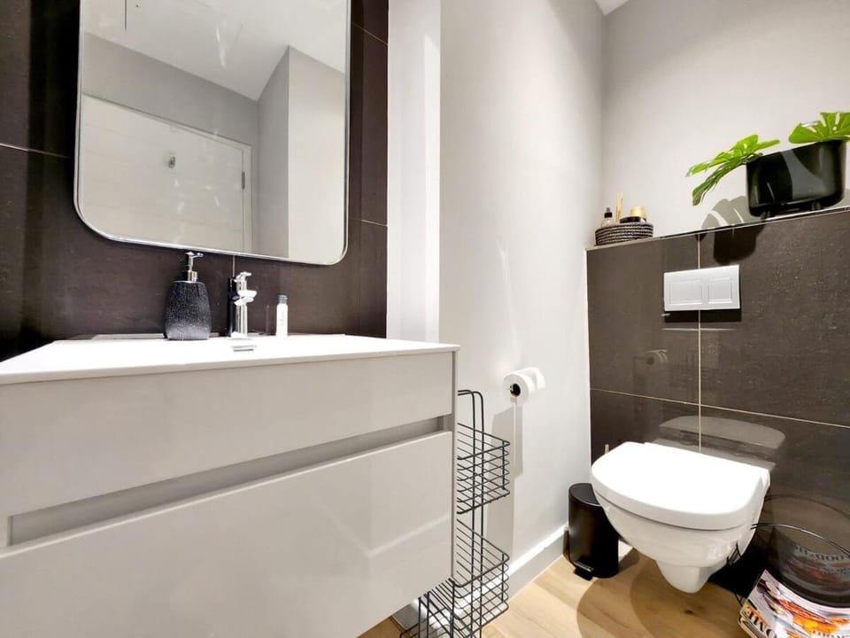 Modern Table Mountain 1BR Studio Apartment in Cape Town