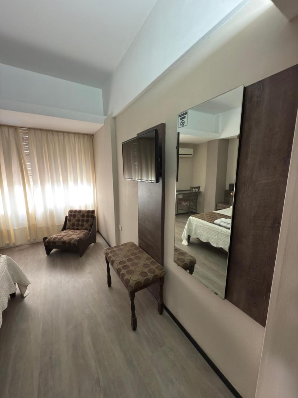 Bed, TV and multimedia, Seating area, Bedroom, wardrobe