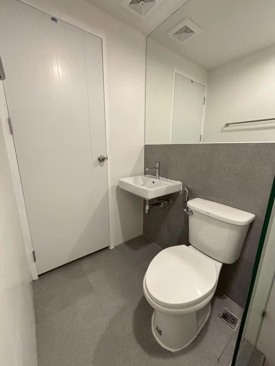 4 mins to MRT Sutthisan Apartment in Bangkok