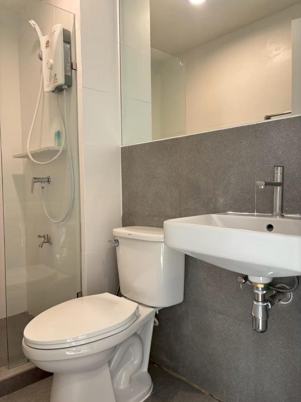 4 mins to MRT Sutthisan Apartment in Bangkok