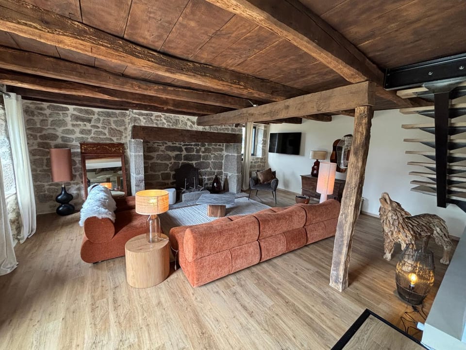 Communal lounge/ TV room, TV and multimedia, Living room