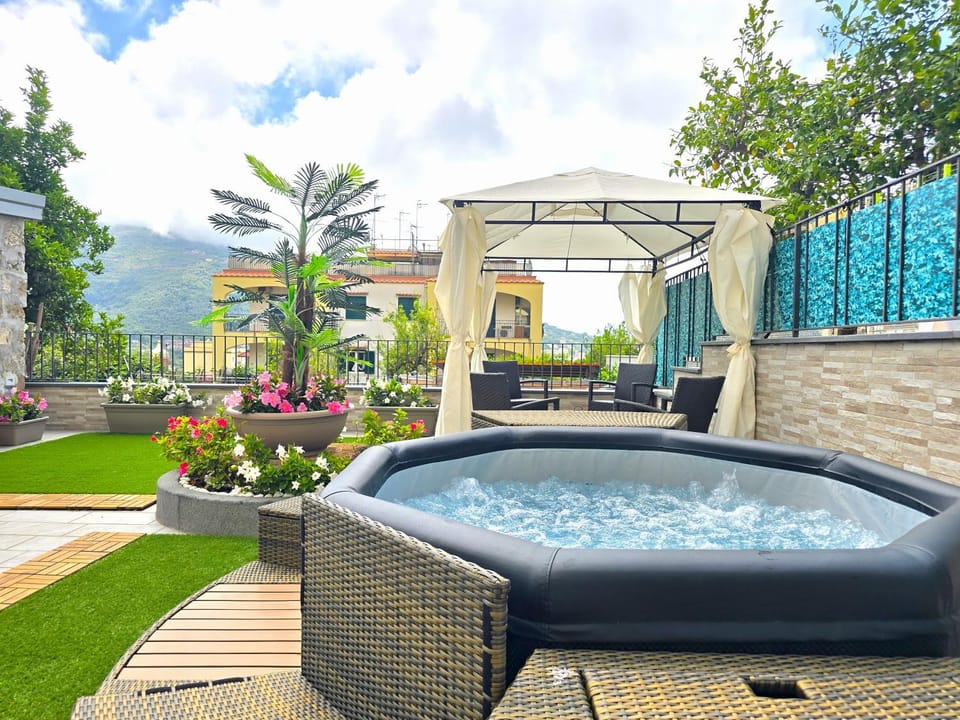 Patio, Spring, Garden, Hot Tub