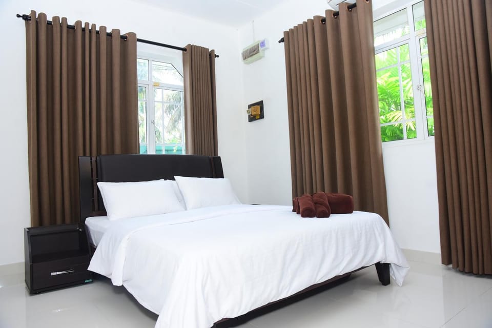 Bed, Photo of the whole room, Bedroom, air conditioner