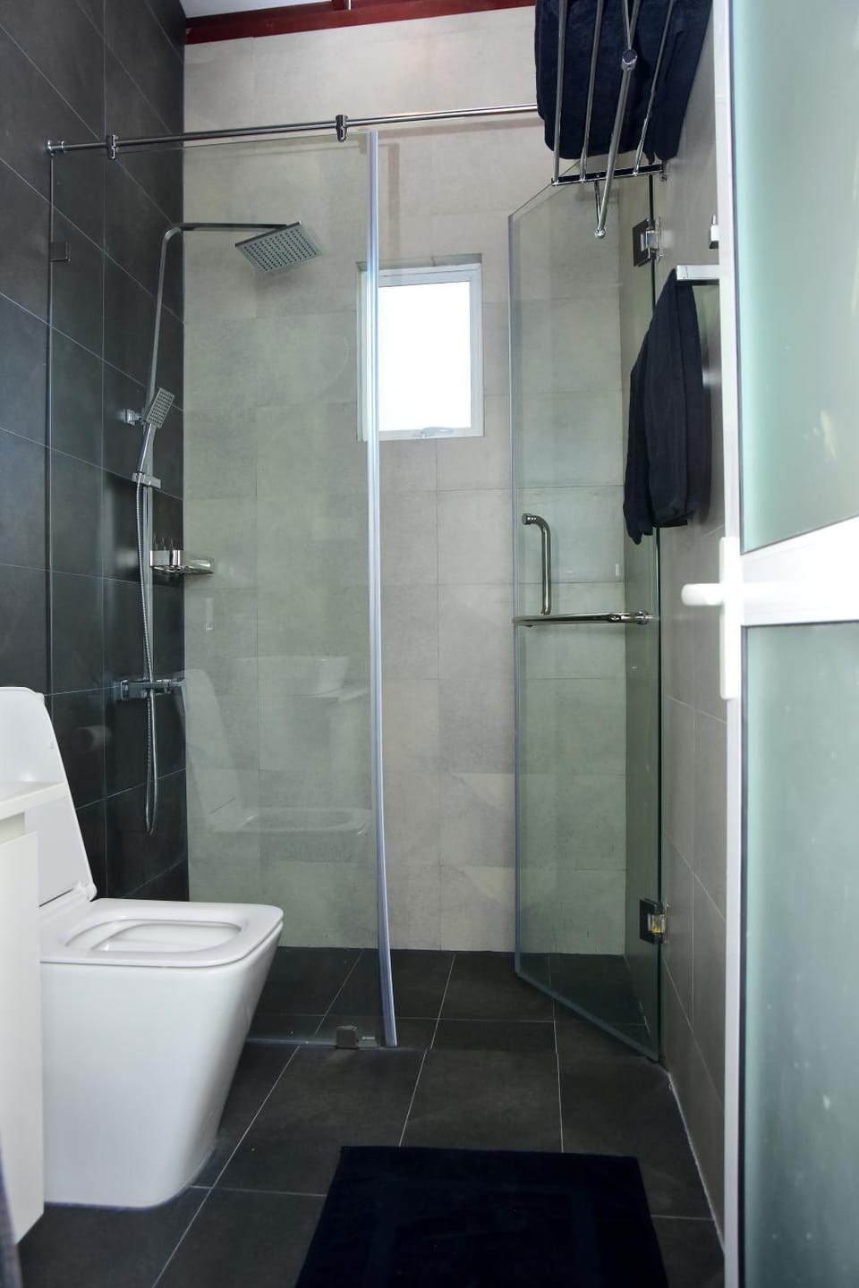 Shower, Toilet, Bathroom, towels