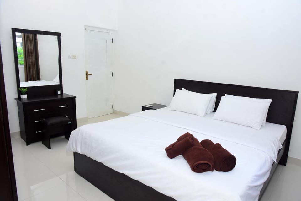 Bedroom, towels, wardrobe