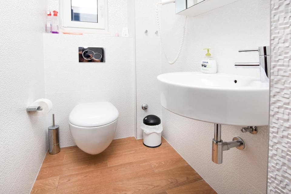 Toilet, Bathroom