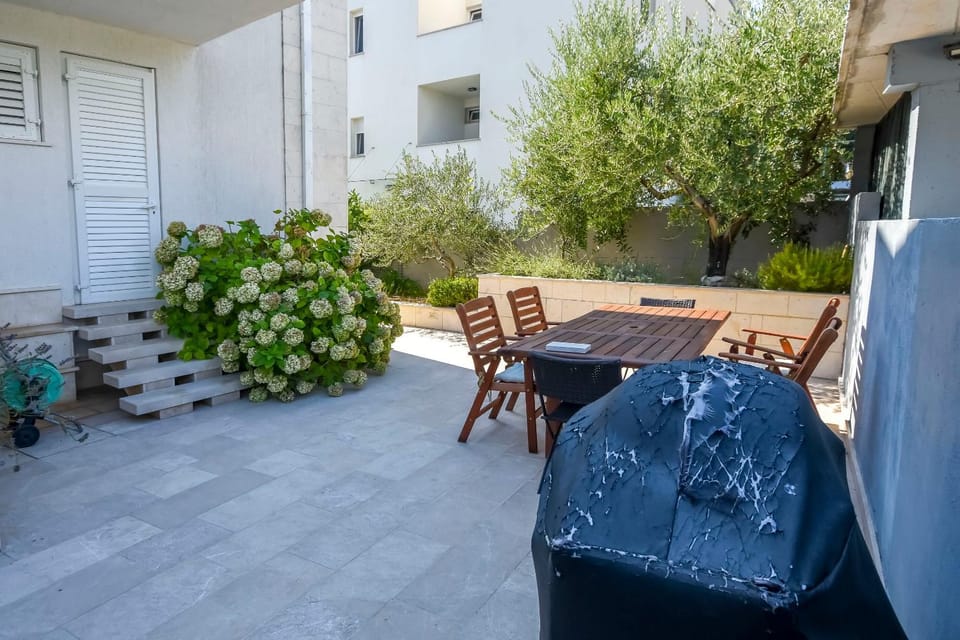 BBQ facilities, Balcony/Terrace, Seating area