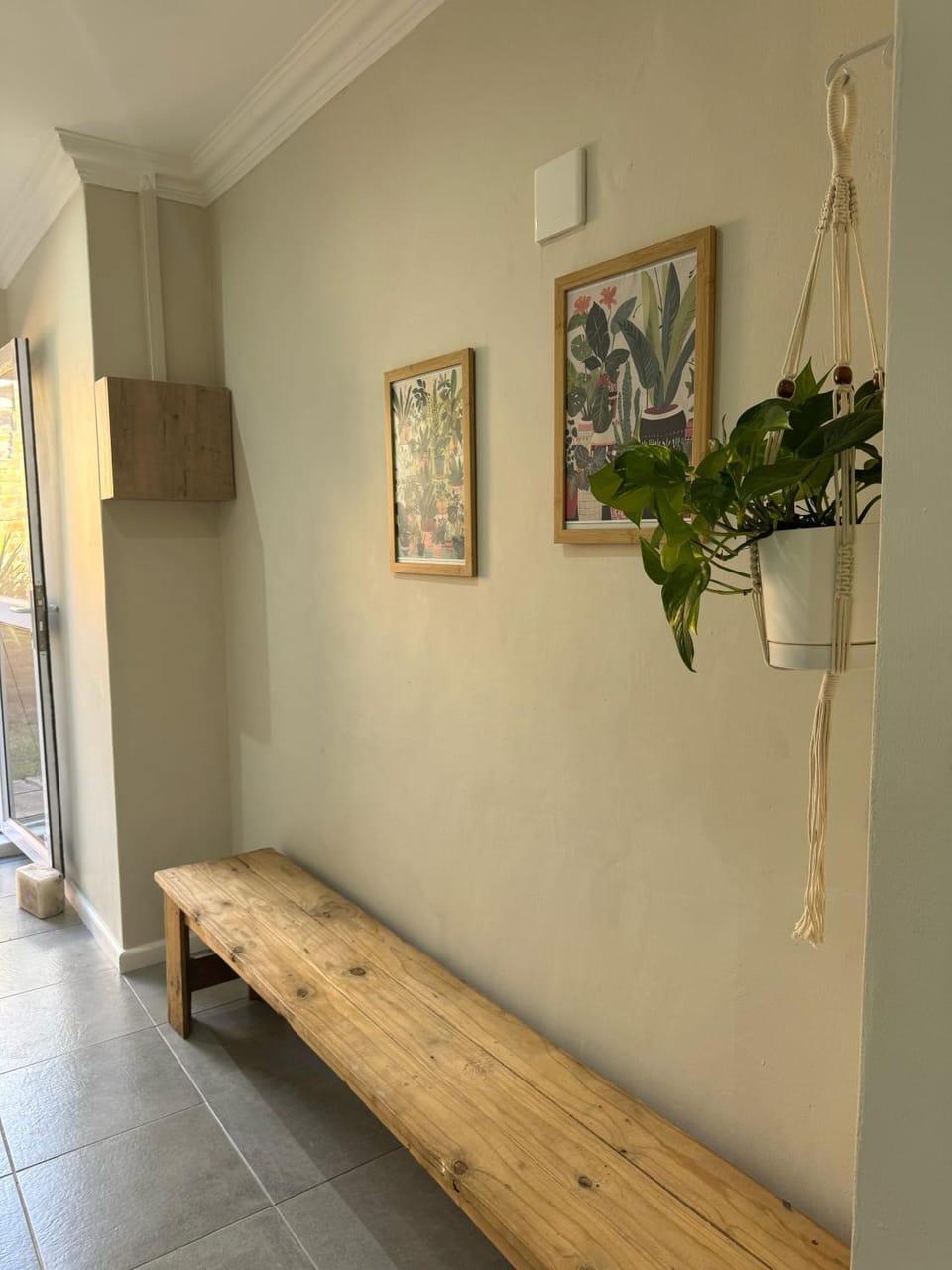 Facade/entrance, Decorative detail, Seating area