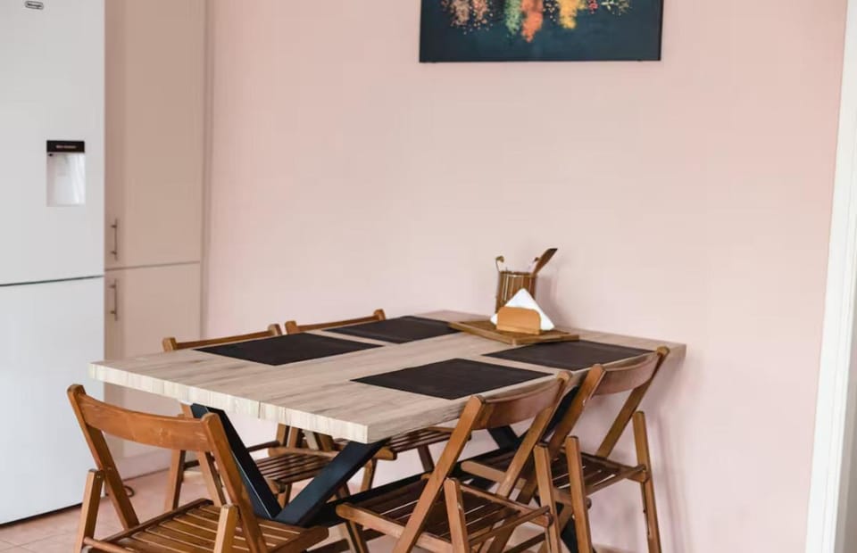 Lemon Garden Retreat Kalamata 2min to Beach Apartment in Messenia
