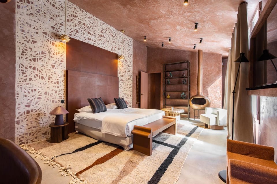 Bed, Living room, Photo of the whole room, Seating area, Bedroom