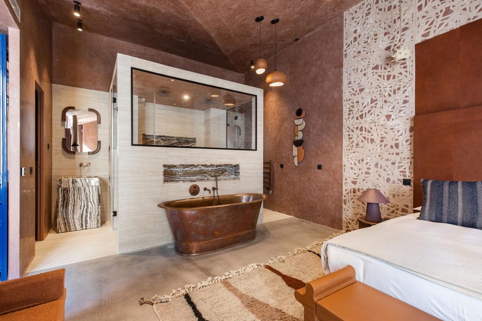 Bed, Bathroom, Photo of the whole room, Bedroom, Bath, towels