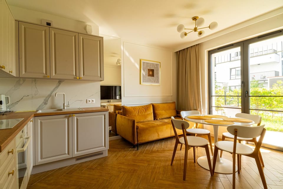 TV and multimedia, Kitchen or kitchenette, Living room, Seating area, Dining area