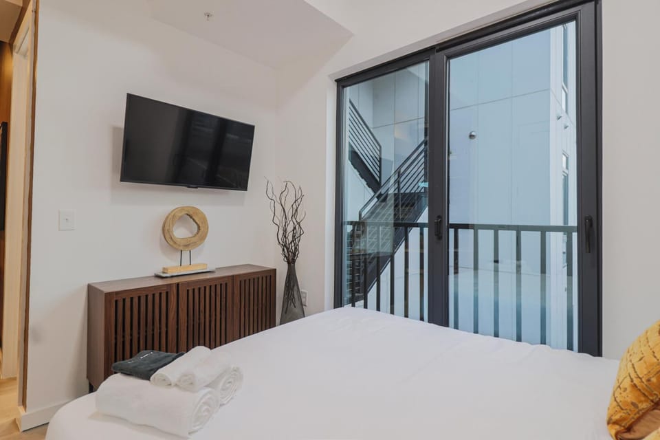 Unit 8 Spacious 2BR Penthouse Sleeps 8 Apartment in District of Columbia