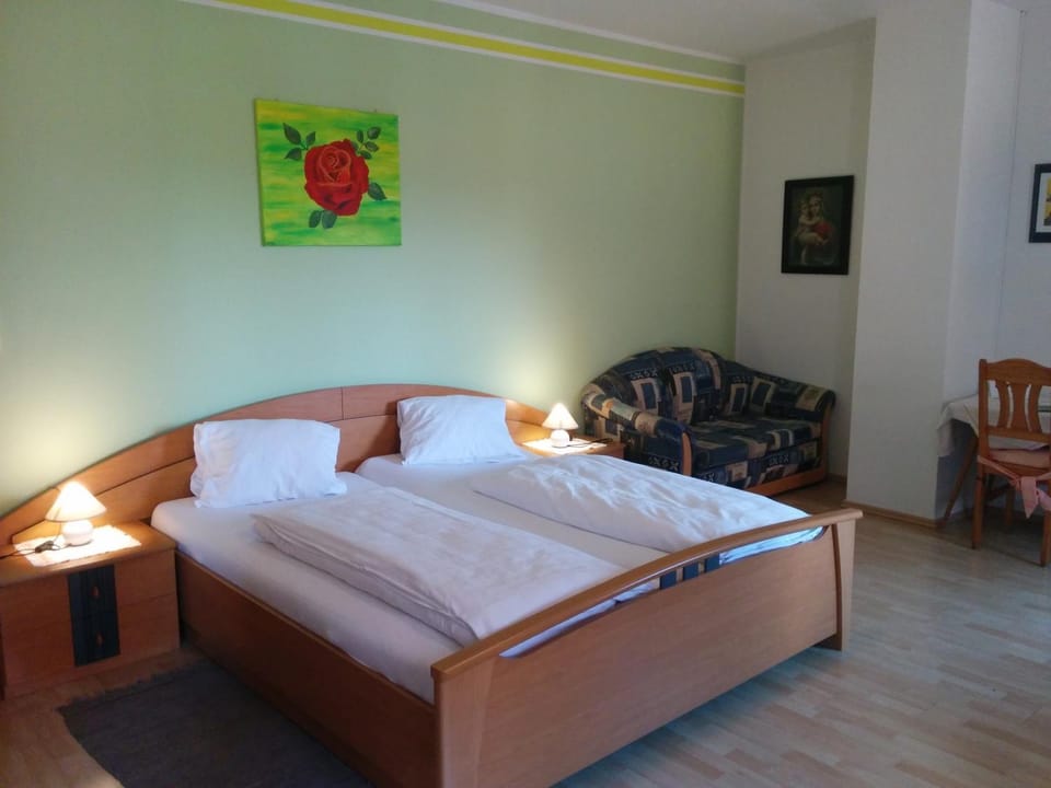 Bed, Photo of the whole room, Decorative detail
