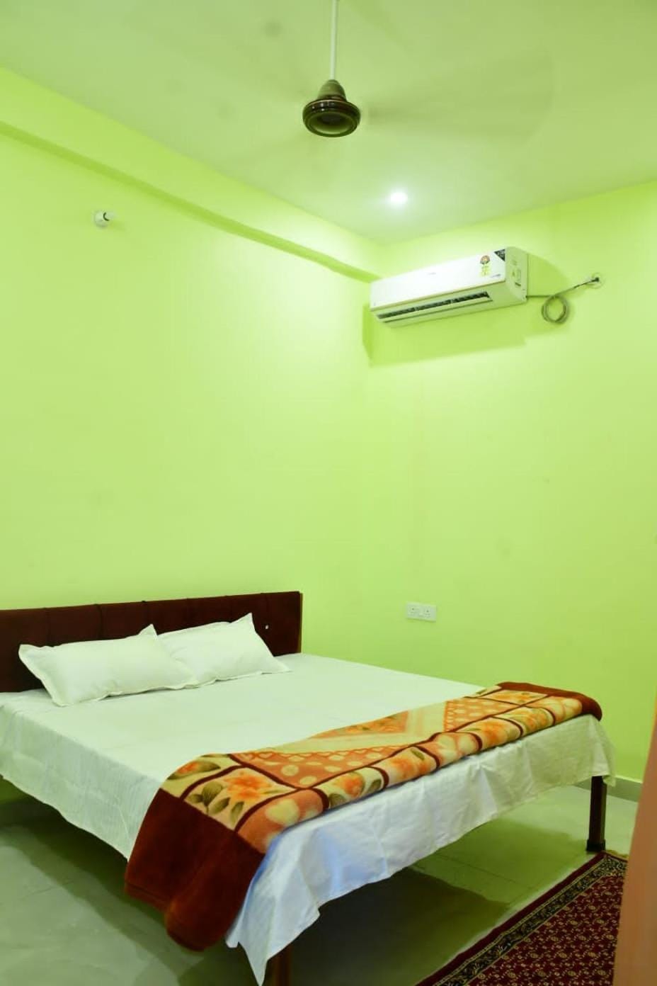 Bed, Photo of the whole room, Bedroom, air conditioner