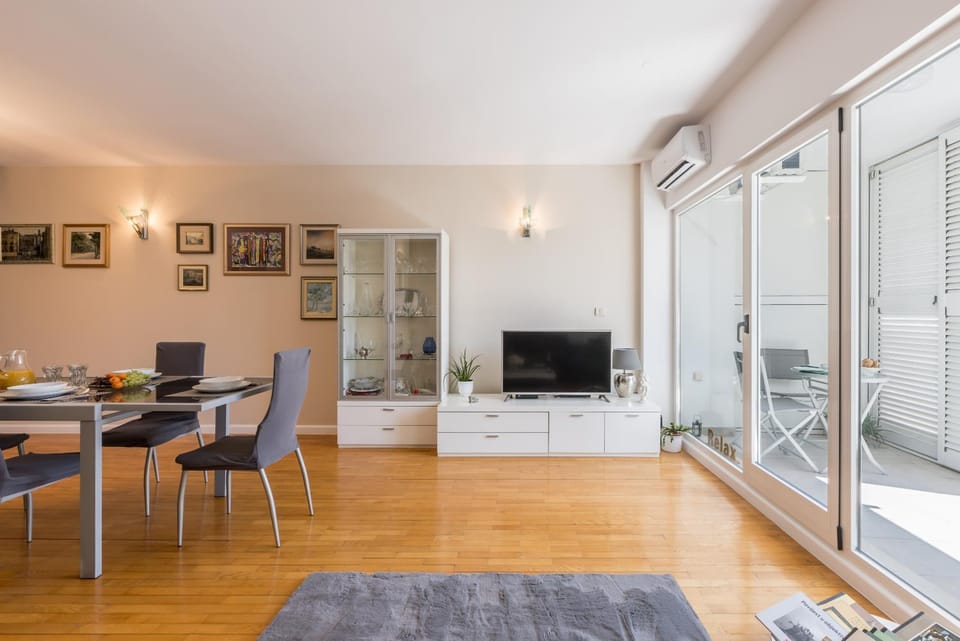 TV and multimedia, Living room, Seating area