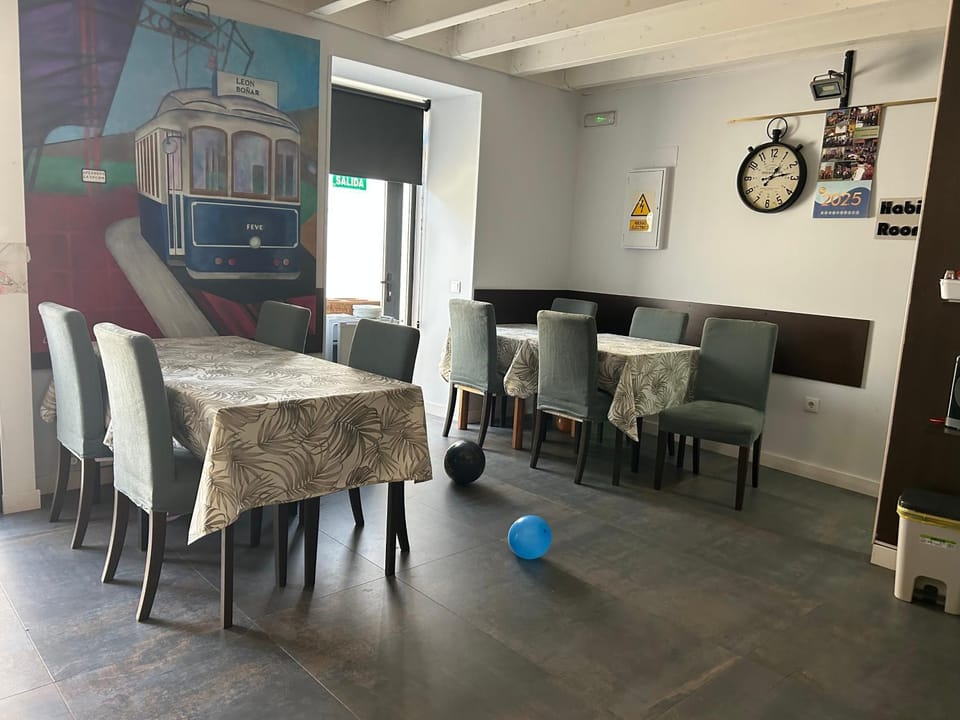 Seating area, Breakfast