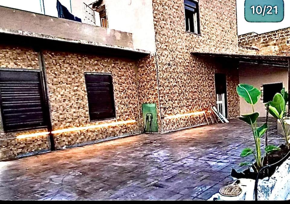 Property building, Day