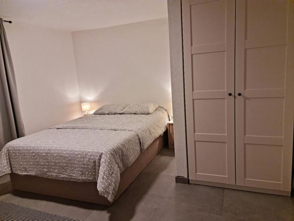 Bed, Bedroom, wardrobe