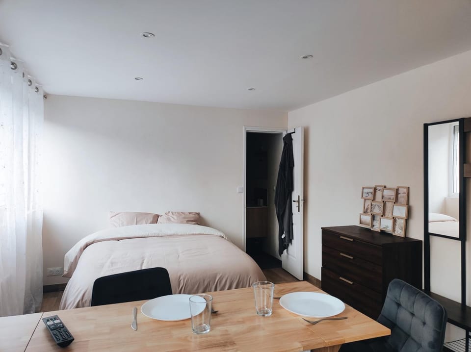 Bed, Photo of the whole room