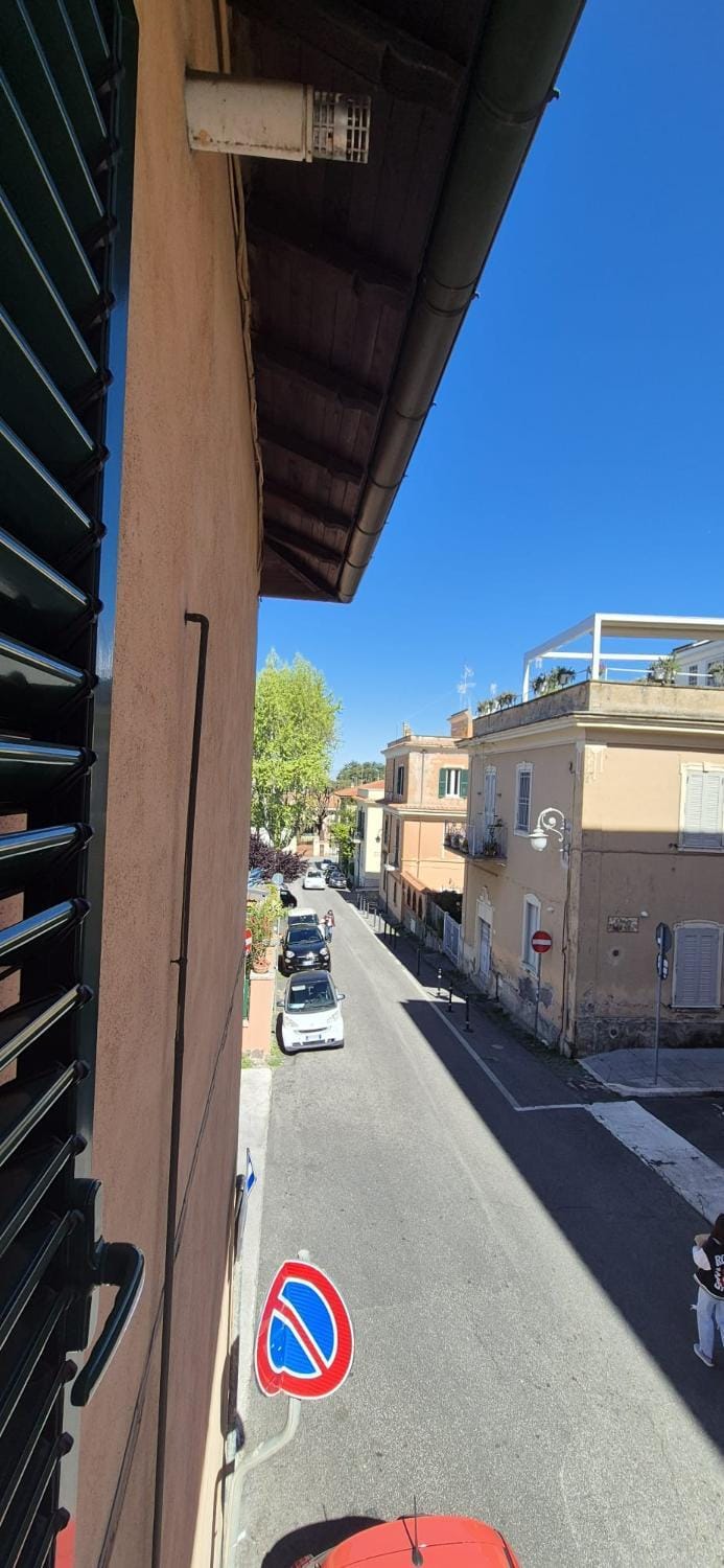 Day, Neighbourhood, Location