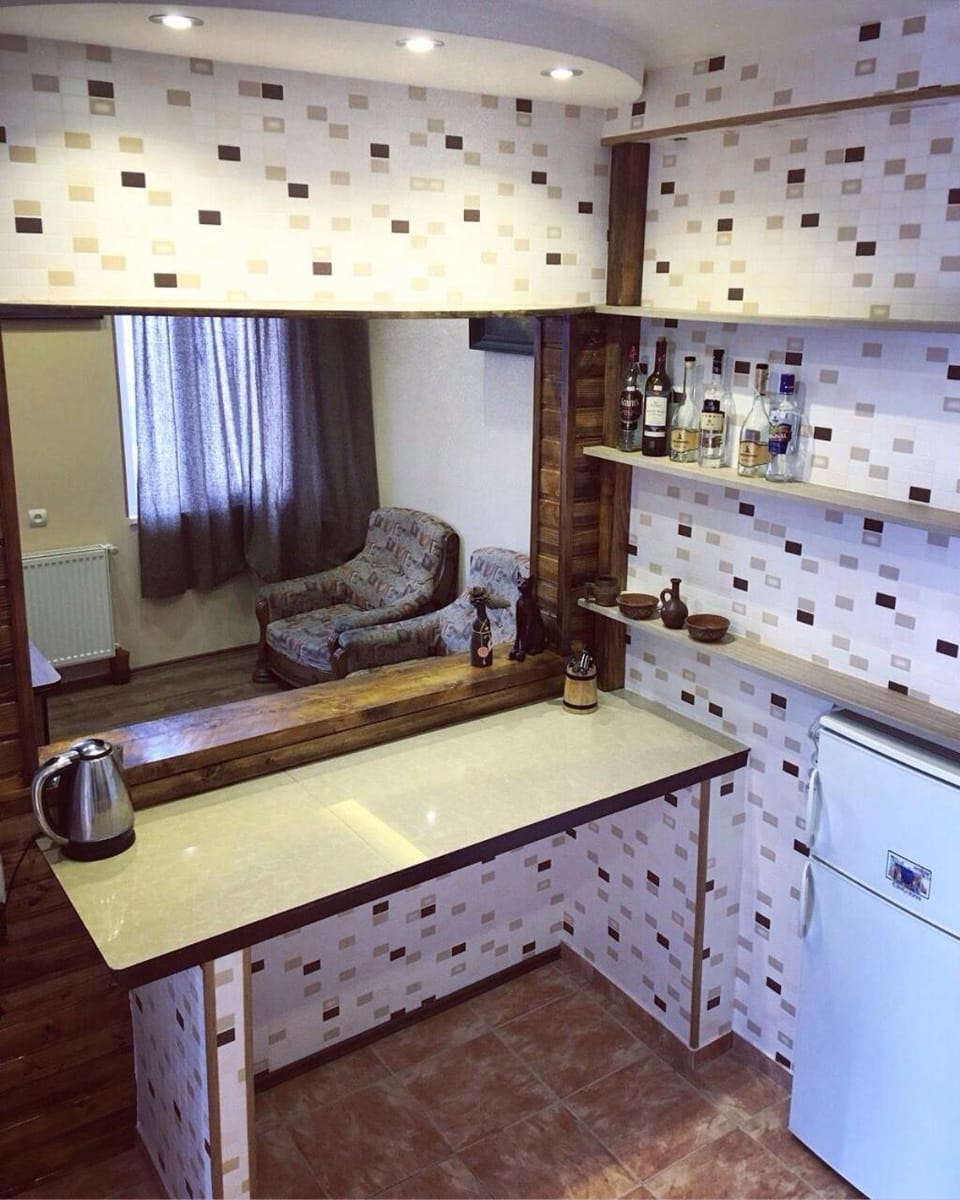 Kitchen or kitchenette, Dining area