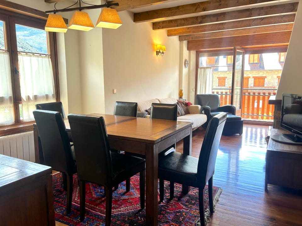 Apartament lluminós de muntanya by RURAL D'ÀNEU Apartment in Esterri d'Àneu