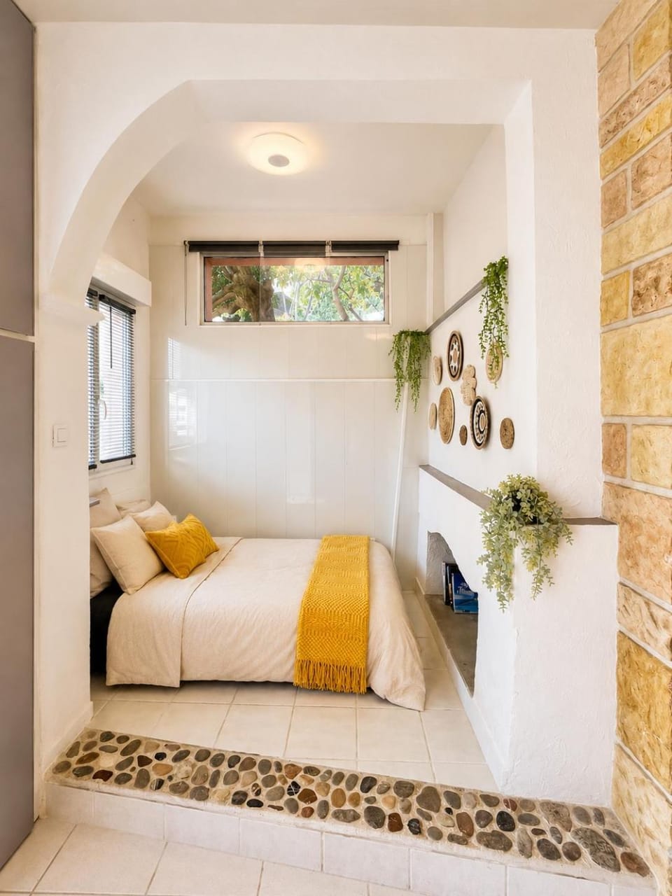 Bed, Living room