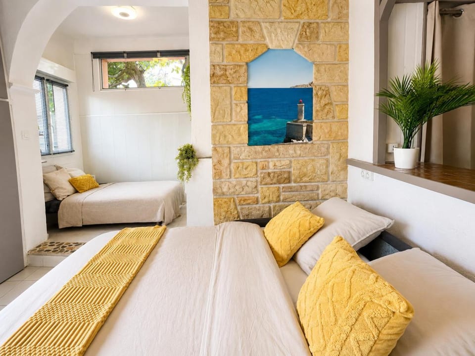 Bed, Living room