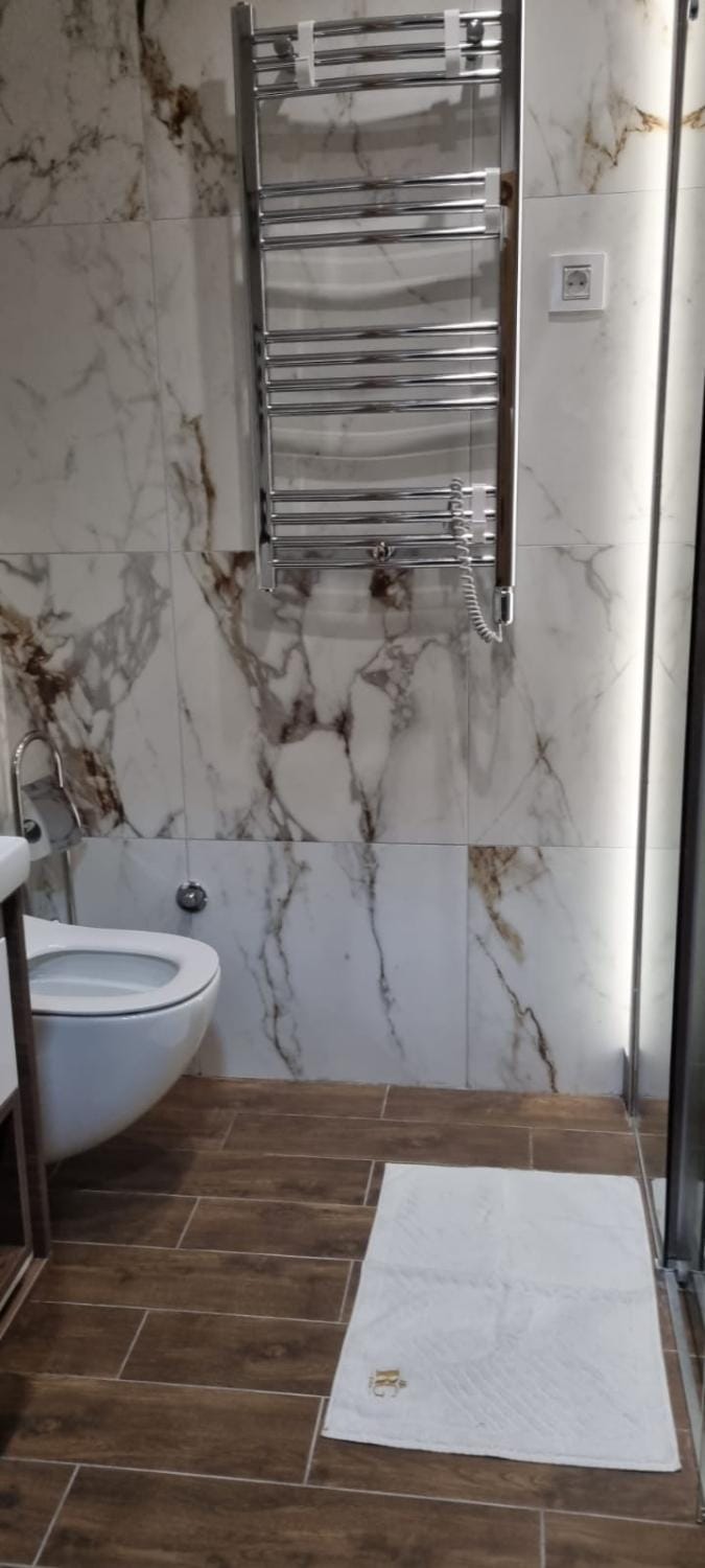 Toilet, Bathroom, towels