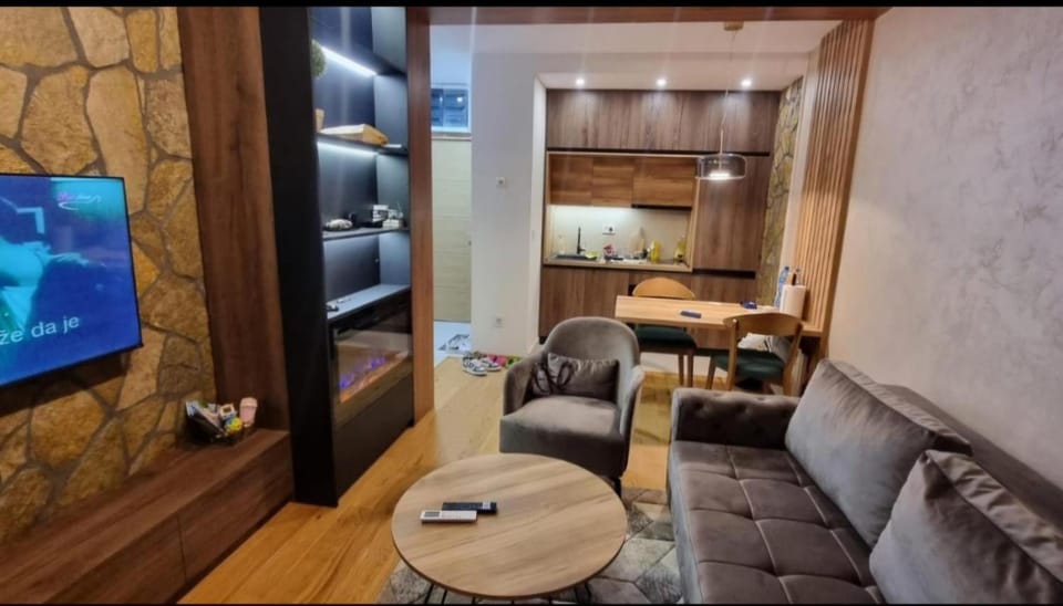 Communal lounge/ TV room, TV and multimedia, Kitchen or kitchenette, Living room, Seating area, Dining area, oven, pet friendly