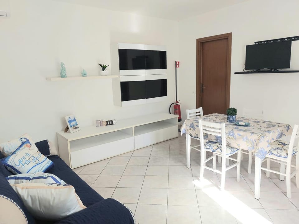 Living room, Seating area, air conditioner