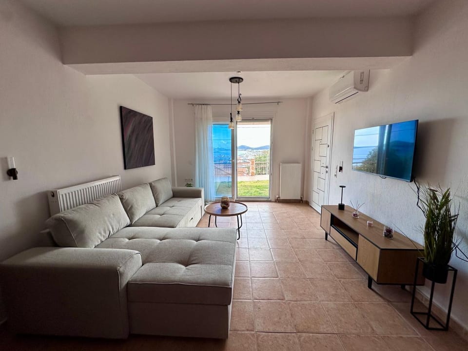TV and multimedia, Living room, Evening entertainment