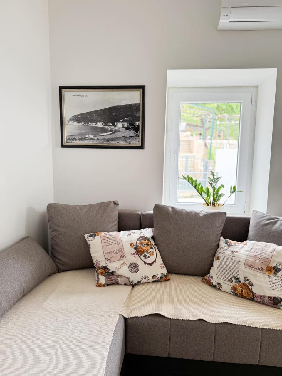 Living room, air conditioner