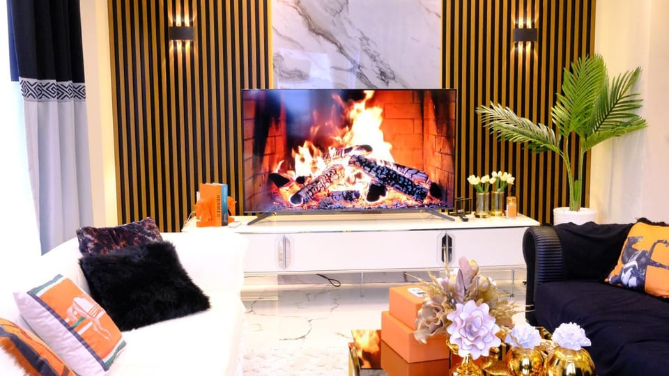 Communal lounge/ TV room, TV and multimedia, Living room, Seating area, Evening entertainment