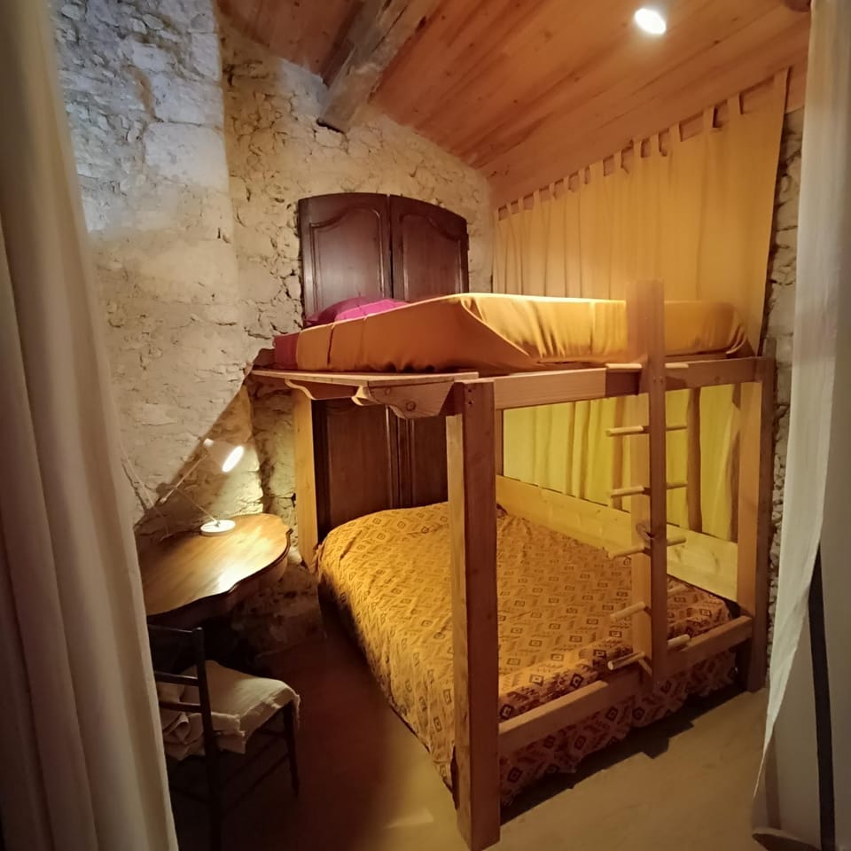 Chambre 6 personnes Bandas Vacation rental in Occitanie